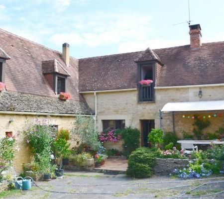 Halte Aux Places Marcillac-Saint-Quentin Kültér fotó