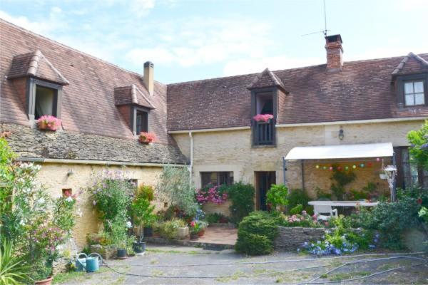 Halte Aux Places Marcillac-Saint-Quentin Kültér fotó