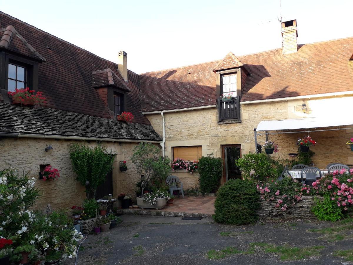 Halte Aux Places Marcillac-Saint-Quentin Kültér fotó