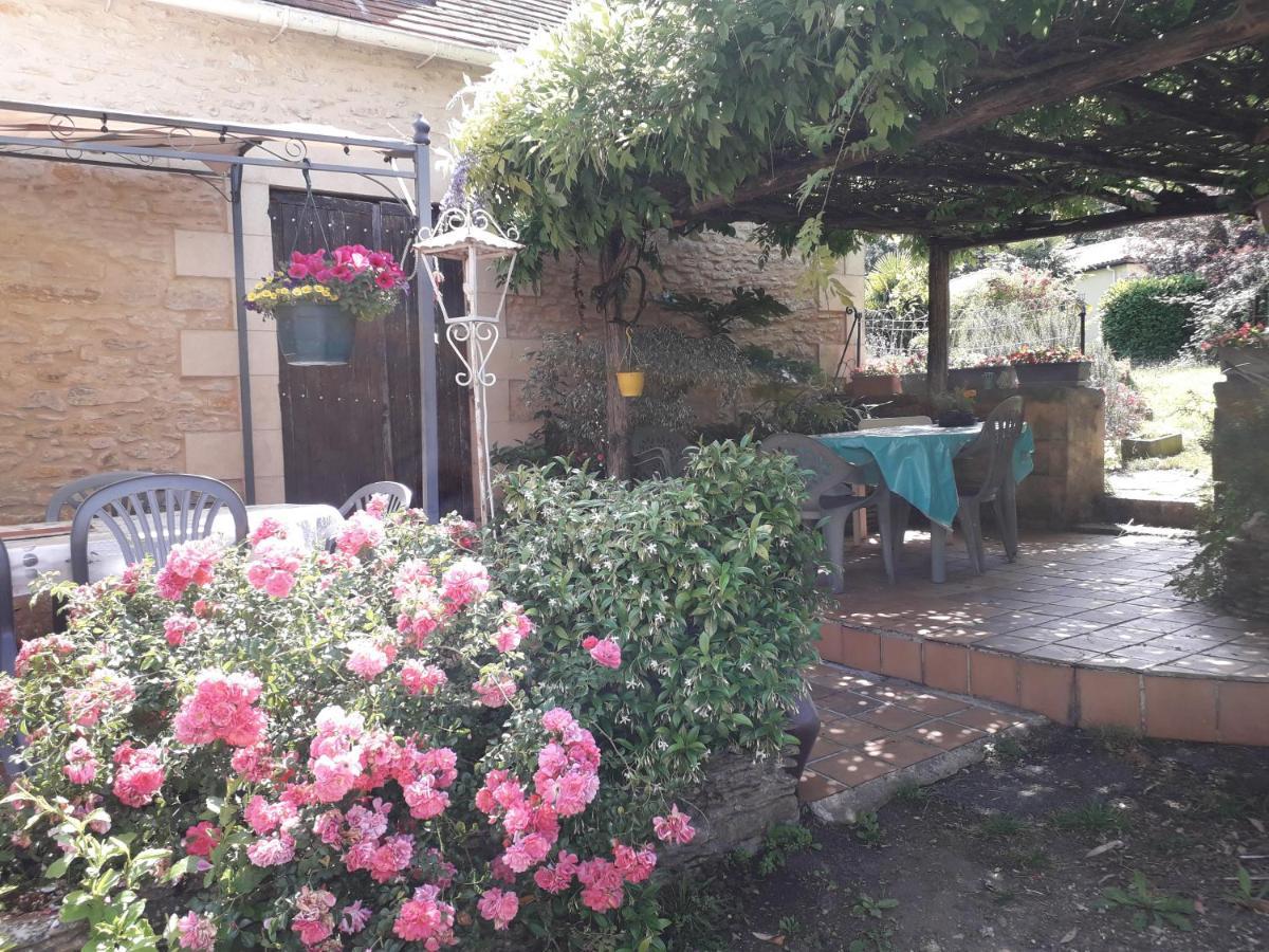 Halte Aux Places Marcillac-Saint-Quentin Kültér fotó
