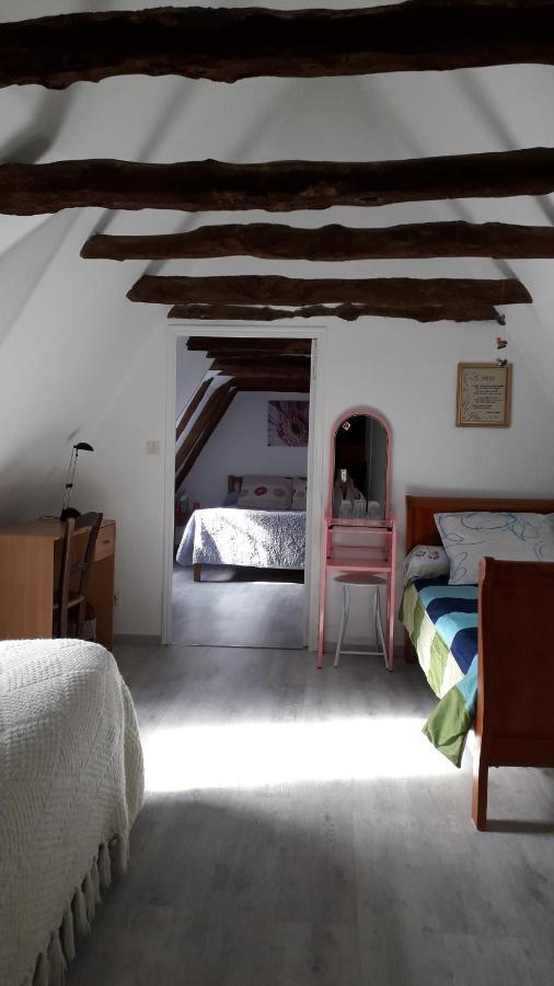 Halte Aux Places Marcillac-Saint-Quentin Kültér fotó
