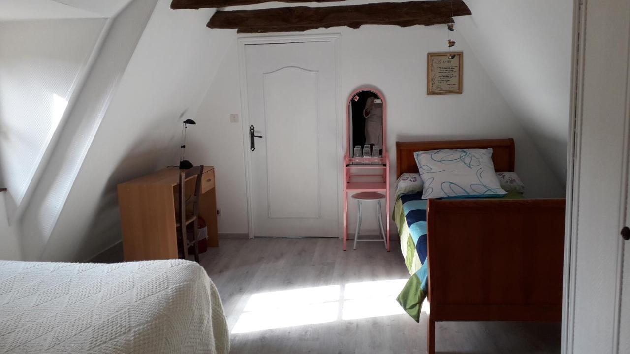Halte Aux Places Marcillac-Saint-Quentin Kültér fotó