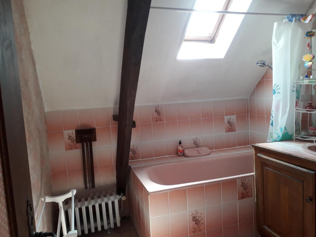 Halte Aux Places Marcillac-Saint-Quentin Kültér fotó