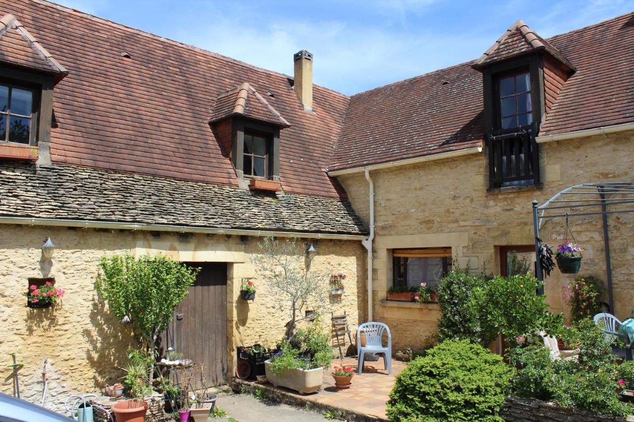 Halte Aux Places Marcillac-Saint-Quentin Kültér fotó