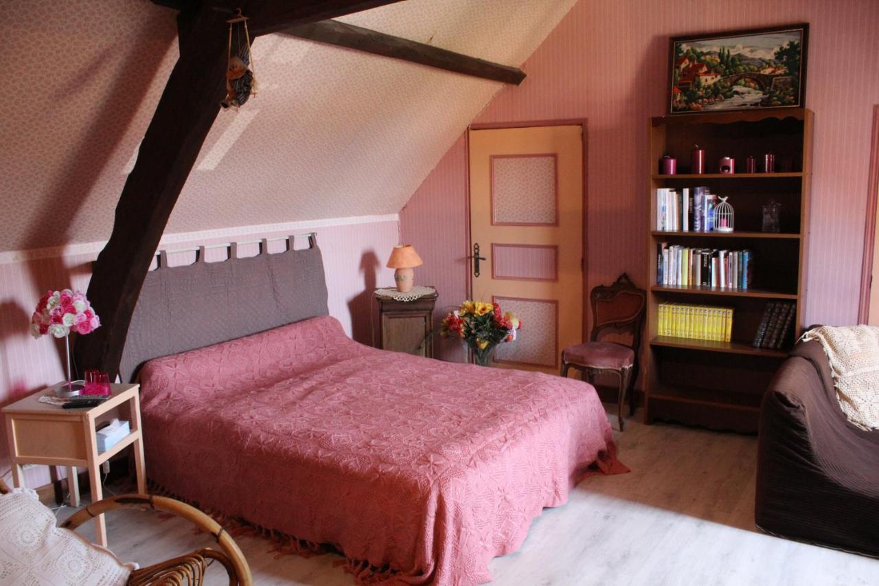 Halte Aux Places Marcillac-Saint-Quentin Kültér fotó